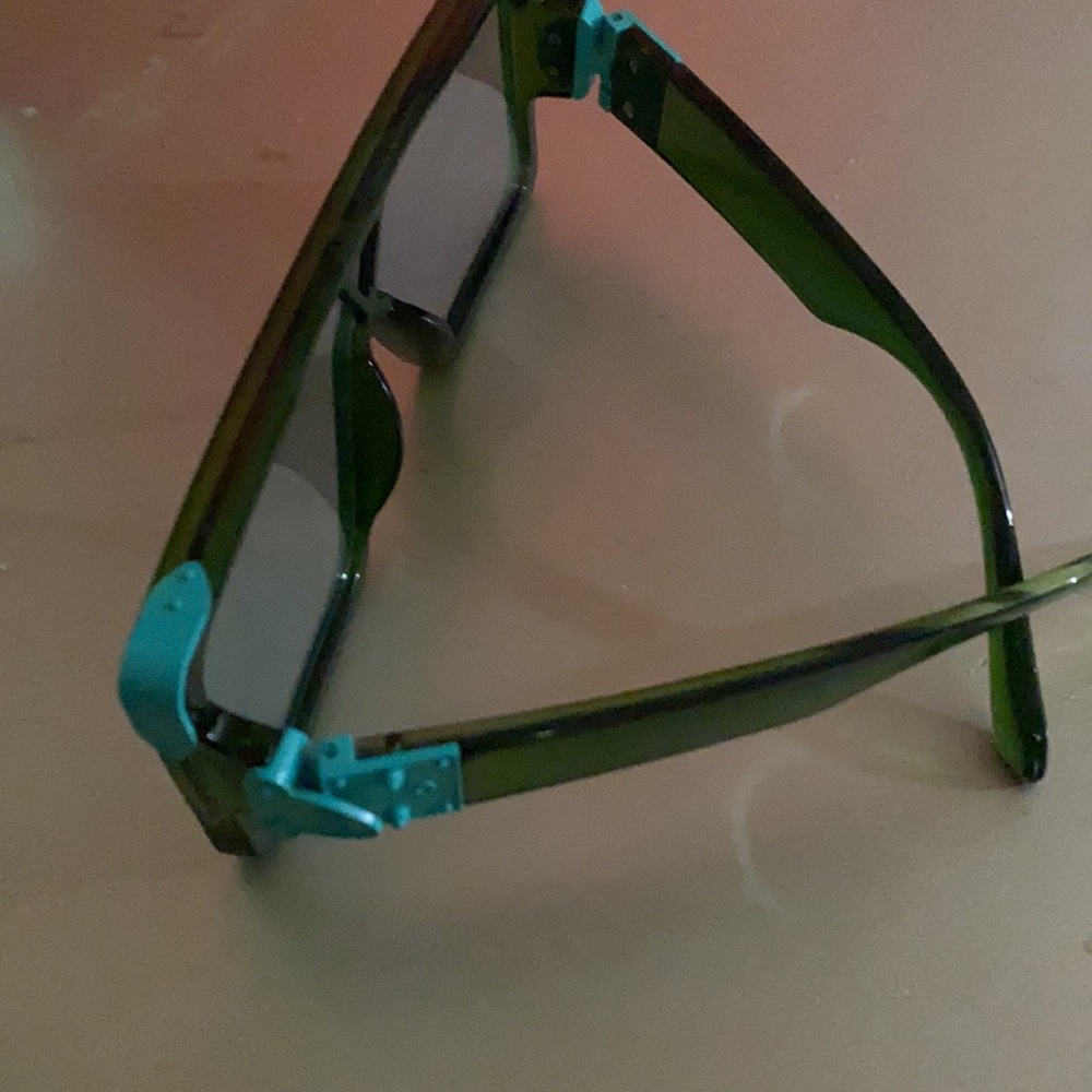 Sunglasses 🕶 - Picture 2 of 3
